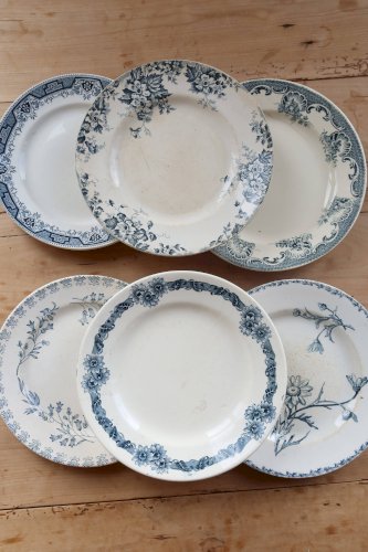 Assiettes plates vintage dépareillées terre de fer - Décor bleu