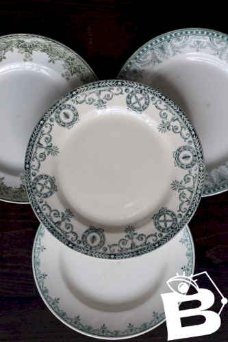 Assiettes plates vintage dépareillées terre de fer - Décor vert
