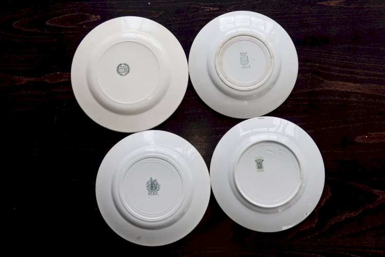 Assiettes plates vintage dépareillées terre de fer - Décor vert