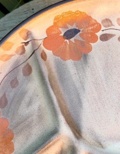 Assiettes vintage motifs fleurs oranges