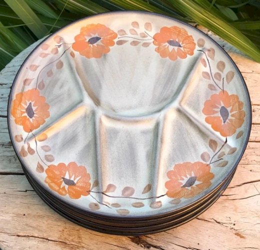 Assiettes vintage motifs fleurs oranges