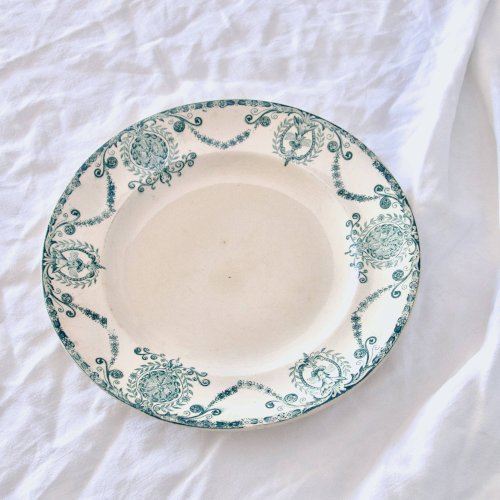 Assiettes XIXe Longwy, terre de fer Pierrefonds