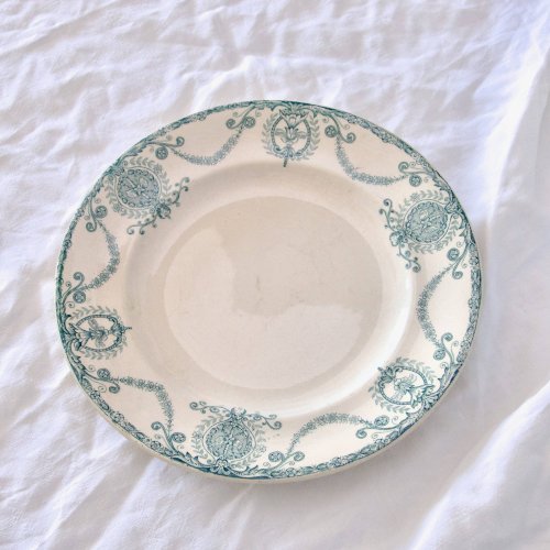 Assiettes XIXe Longwy, terre de fer Pierrefonds