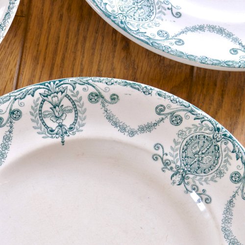 Assiettes XIXe Longwy, terre de fer Pierrefonds