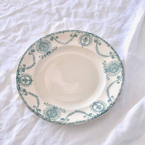 Assiettes XIXe Longwy, terre de fer Pierrefonds