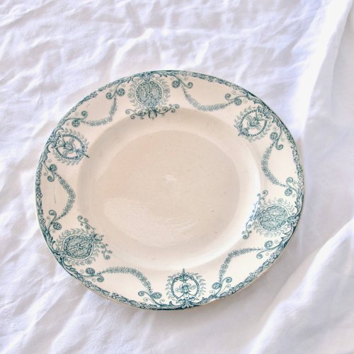 Assiettes XIXe Longwy, terre de fer Pierrefonds