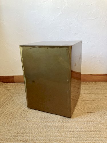 Assise métallique électrozinguée, effet laiton. Défilé Pharrell Williams / Louis Vuitton, 2024