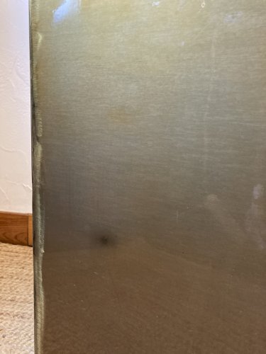 Assise métallique électrozinguée, effet laiton. Défilé Pharrell Williams / Louis Vuitton, 2024