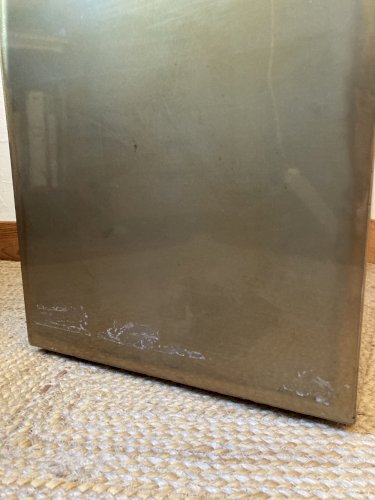 Assise métallique électrozinguée, effet laiton. Défilé Pharrell Williams / Louis Vuitton, 2024