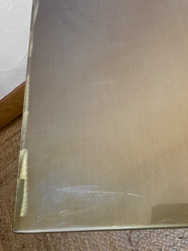 Assise métallique électrozinguée, effet laiton. Défilé Pharrell Williams / Louis Vuitton, 2024