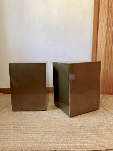 Assise métallique électrozinguée, effet laiton. Défilé Pharrell Williams / Louis Vuitton, 2024