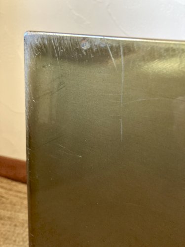 Assise métallique électrozinguée, effet laiton. Défilé Pharrell Williams / Louis Vuitton, 2024