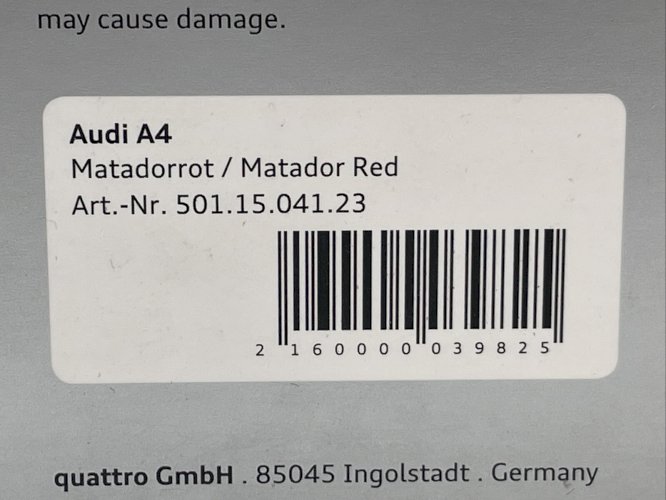 Audi A4 1/43 Spark
