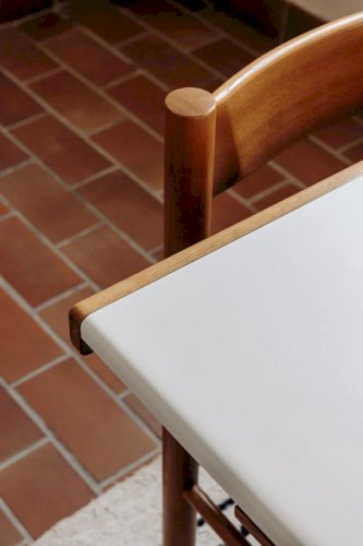 Auguste, l'ensemble de table et chaises N°1