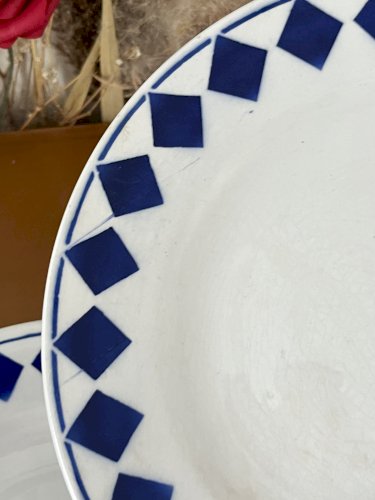 Authenticité - 4 assiettes plates/semi-creuses Losanges bleues - Lamandinoise - Saint Amand 
