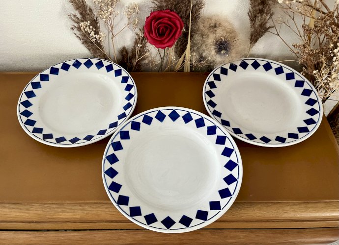 Authenticité - 4 assiettes plates/semi-creuses Losanges bleues - Lamandinoise - Saint Amand 