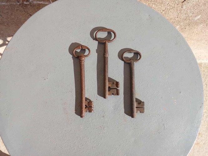 Authentiques clés anciennes décoratives Parfaites en suspension murale, en composition ou comme accessoire de vitrine.