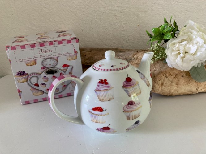 AV7⚜️Théière en Porcelaine Avec Filtre Métallique Cupcakes Neuve Capacité 1000Ml