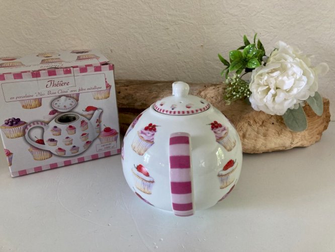 AV7⚜️Théière en Porcelaine Avec Filtre Métallique Cupcakes Neuve Capacité 1000Ml