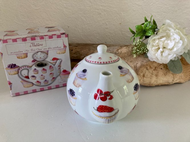 AV7⚜️Théière en Porcelaine Avec Filtre Métallique Cupcakes Neuve Capacité 1000Ml