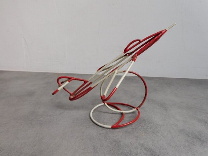 AVION EN METAL PEINT ROUGE ET BLANC N° 2