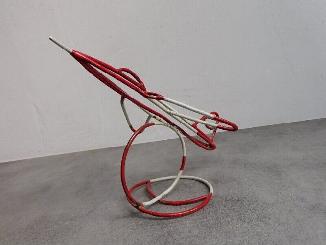 AVION EN METAL PEINT ROUGE ET BLANC N° 2