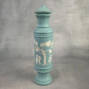 AVON collector bottle AVONSHIRE 6 fl oz full