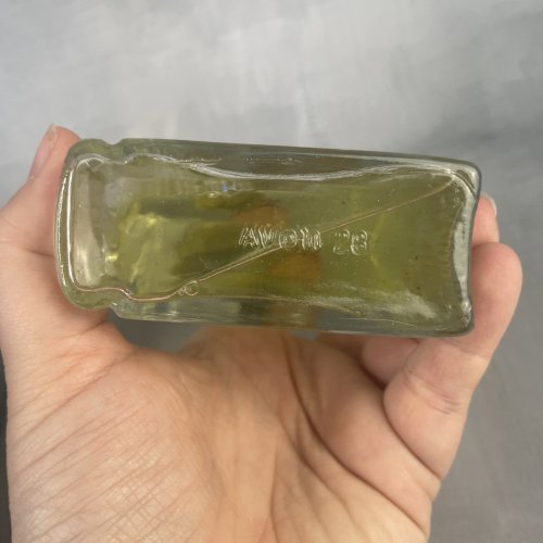 AVON flacon bouteille de collection BOOK CLASSICS TRIBUTE  6 fl oz plein