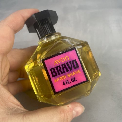 AVON flacon bouteille de collection BRAVO 4 fl oz plein
