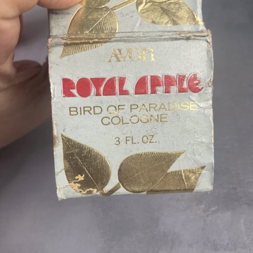 AVON flacon bouteille de collection ROYAL APPLE 3 fl oz plein