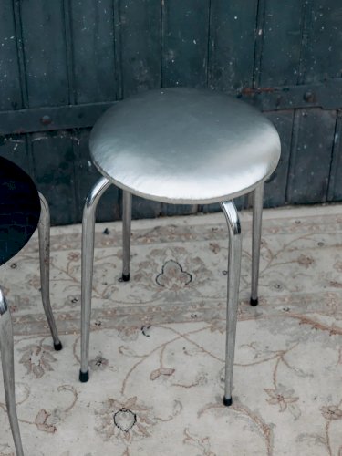 Axel, le tabouret argenté en cuir et métal N°563