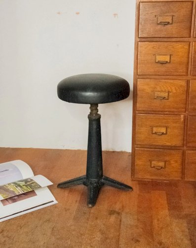 Axel, le tabouret d'atelier en métal N°540