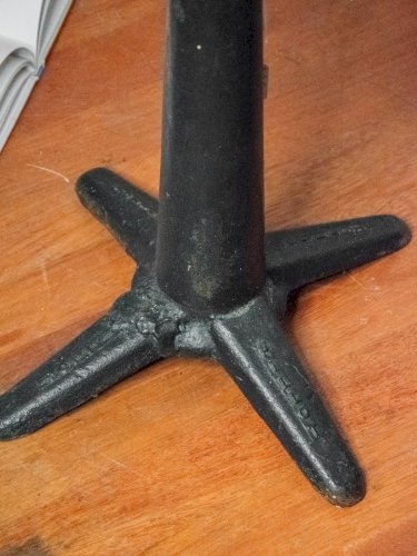 Axel, le tabouret d'atelier en métal N°540