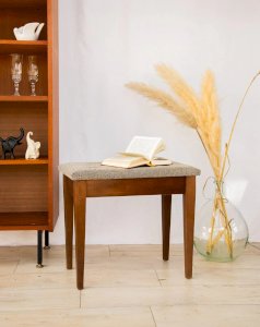 Axel, the wooden piano stool No. 587