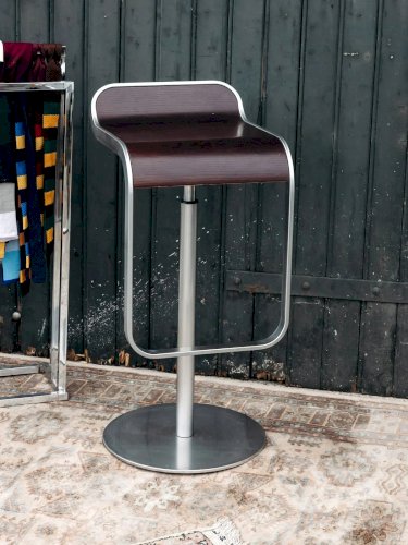 Axel, le tabouret en aluminium brossé N°506