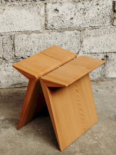 Axel, le tabouret en bois massif N°369