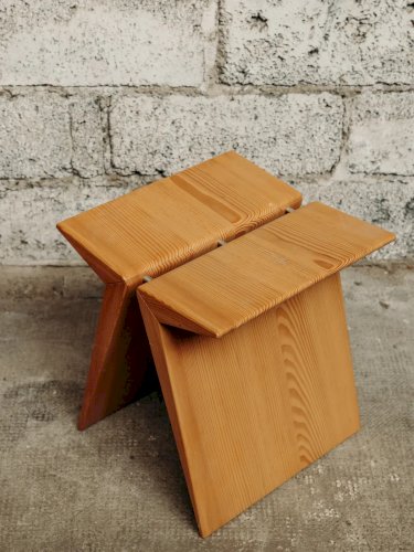 Axel, le tabouret en bois massif N°369