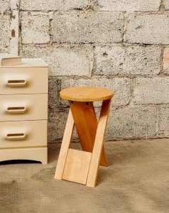 Axel, the wooden stool No. 371