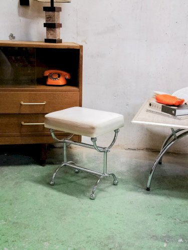 Axel, le tabouret en cuir blanc N°502