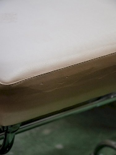 Axel, le tabouret en cuir blanc N°502