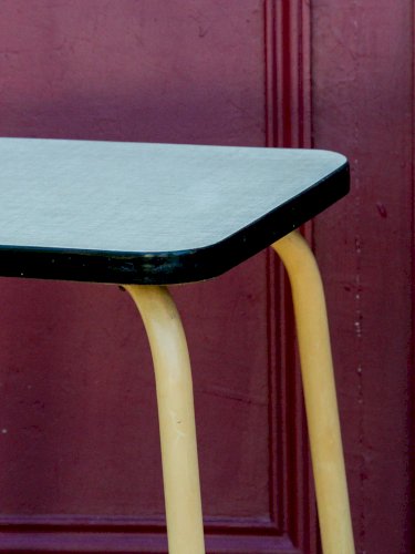 Axel, le tabouret en formica N°437