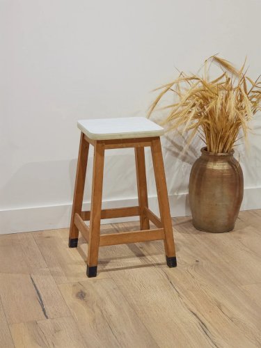 Axel, le tabouret en formica N°541