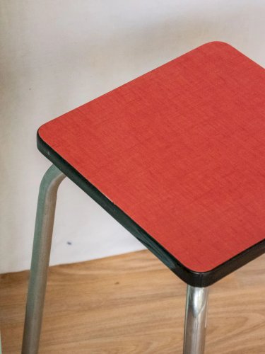 Axel, le tabouret en formica N°566