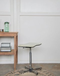 Axel, the Formica stool No. 64