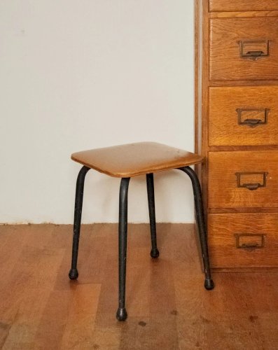 Axel, le tabouret en métal et simili N°545