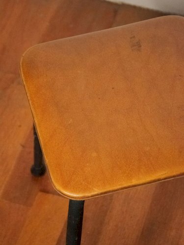 Axel, le tabouret en métal et simili N°545