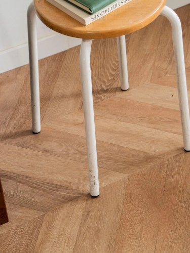 Axel, le tabouret en métal N°529