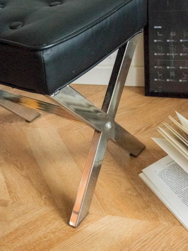 Axel, le tabouret en simili-cuir noir N°593