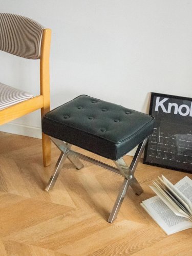 Axel, le tabouret en simili-cuir noir N°593