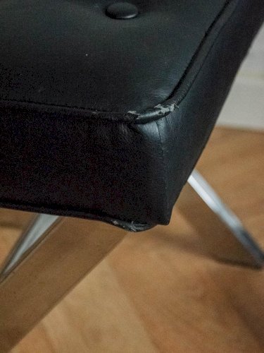Axel, le tabouret en simili-cuir noir N°593